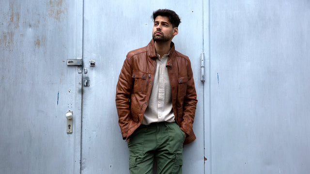 Mann mit Lederjacke braun Industrie Style